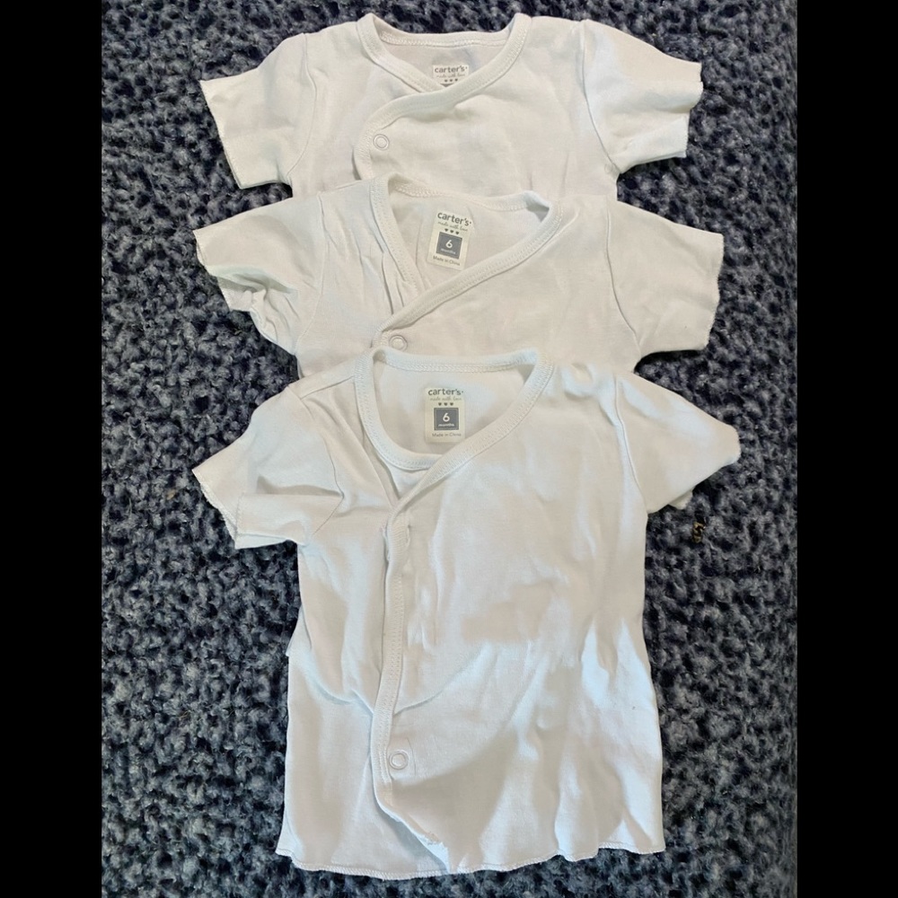 Carter’s side snap short sleeve shirt